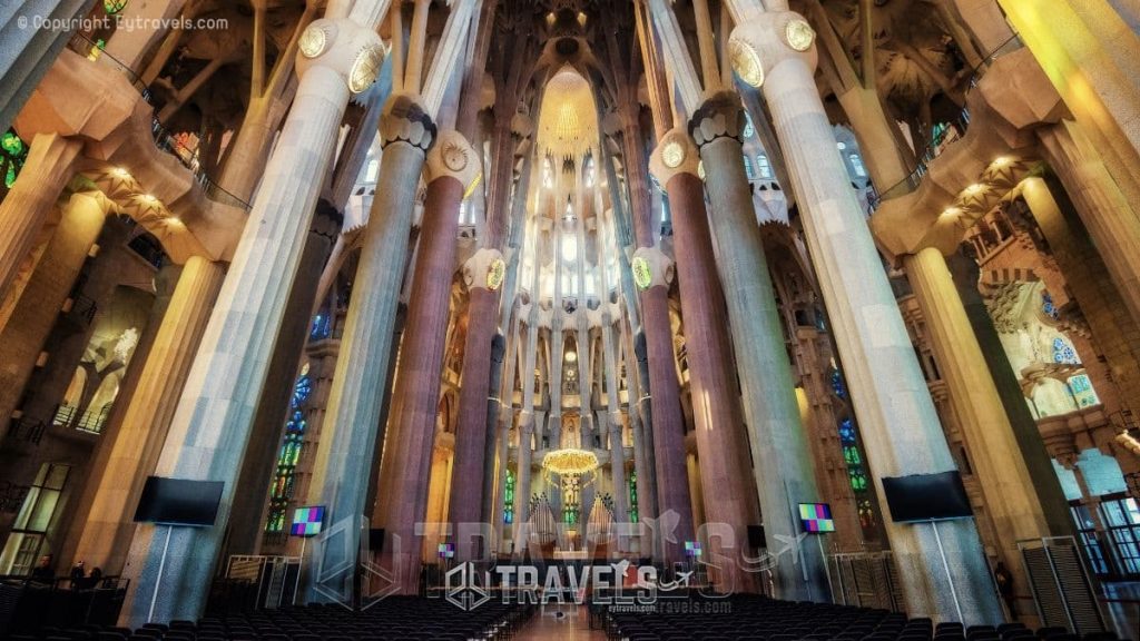 10 Best Tourist Places In Barcelona - Must-See Attractions In 2022 4 10 best tourist places in barcelona La Sagrada Familia 2